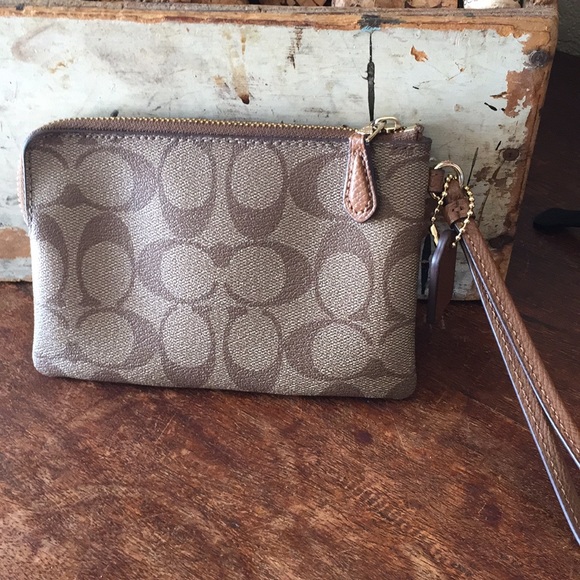 Signature Coach PVC 2 tone wristlet - Picture 2 of 3